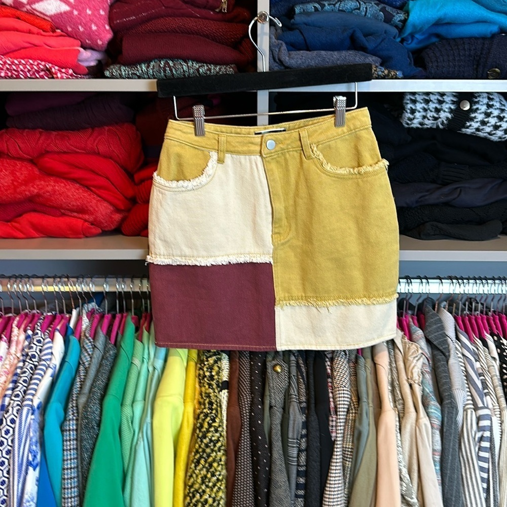 Blue Blush yellow/maroon/white colorblock mini skirt size M